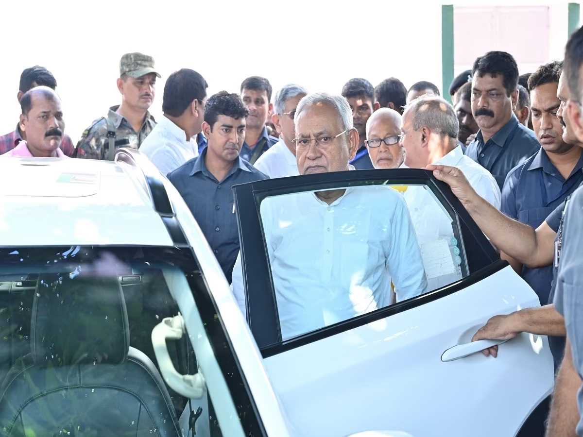 नीतीश कुमार पहुंचे जदयू कार्यालय, लौटने के क्रम में जाम में फंस गए